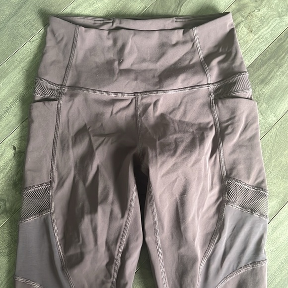 Lululemon Forget The Sweat Crop *21"
Smoked Mulberry Leggings Pants - Picture 4 of 11